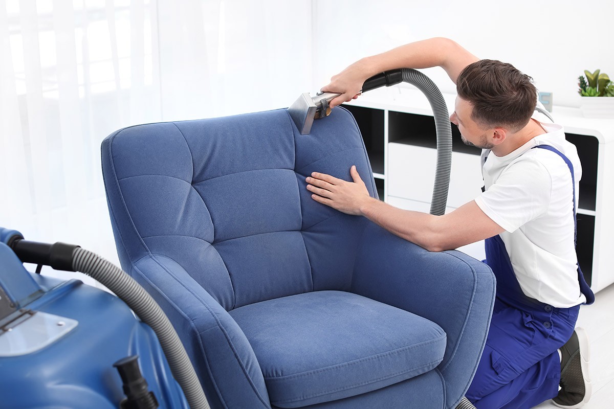 почистить кресло в домашних условиях